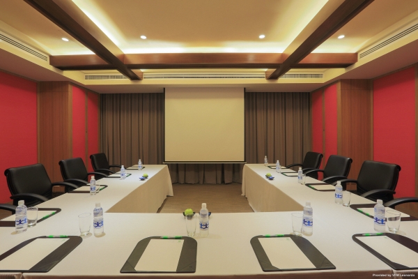 Holiday Inn & Suites MAKATI (Makati City)